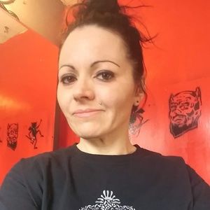 Meet your Posher, Larissa